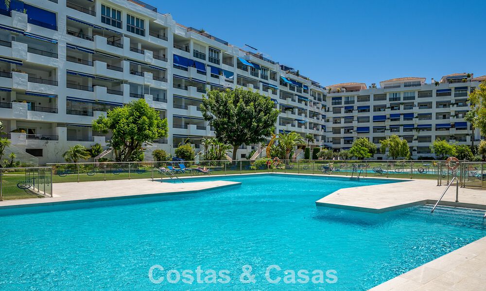Exclusief penthouse met panoramische uitzichten te koop in het hartje van Puerto Banus, Marbella 784197