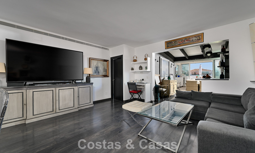 Exclusief penthouse met panoramische uitzichten te koop in het hartje van Puerto Banus, Marbella 784202