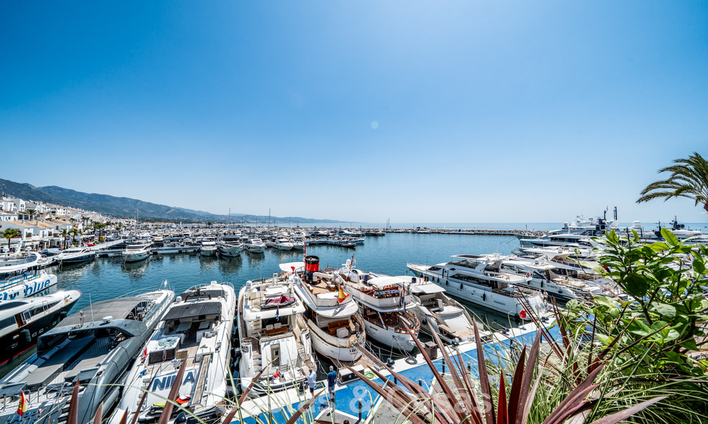 Ruim duplex appartement te koop met schitterend uitzicht, eerstelijn in de haven van Puerto Banus, Marbella 784185