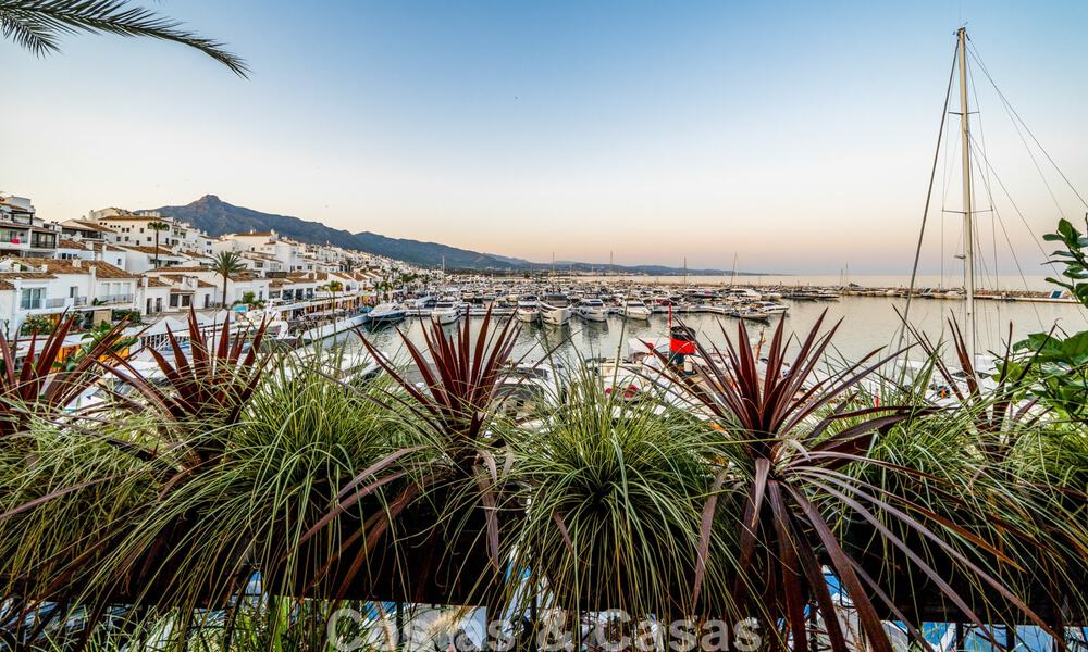 Ruim duplex appartement te koop met schitterend uitzicht, eerstelijn in de haven van Puerto Banus, Marbella 784186