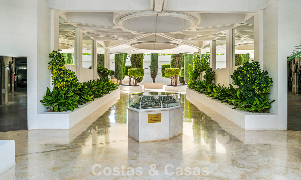 Luxueus gerenoveerd, 3-slaapkamer appartement te koop met panoramisch uitzicht op Marbella’s Golden Mile 784229