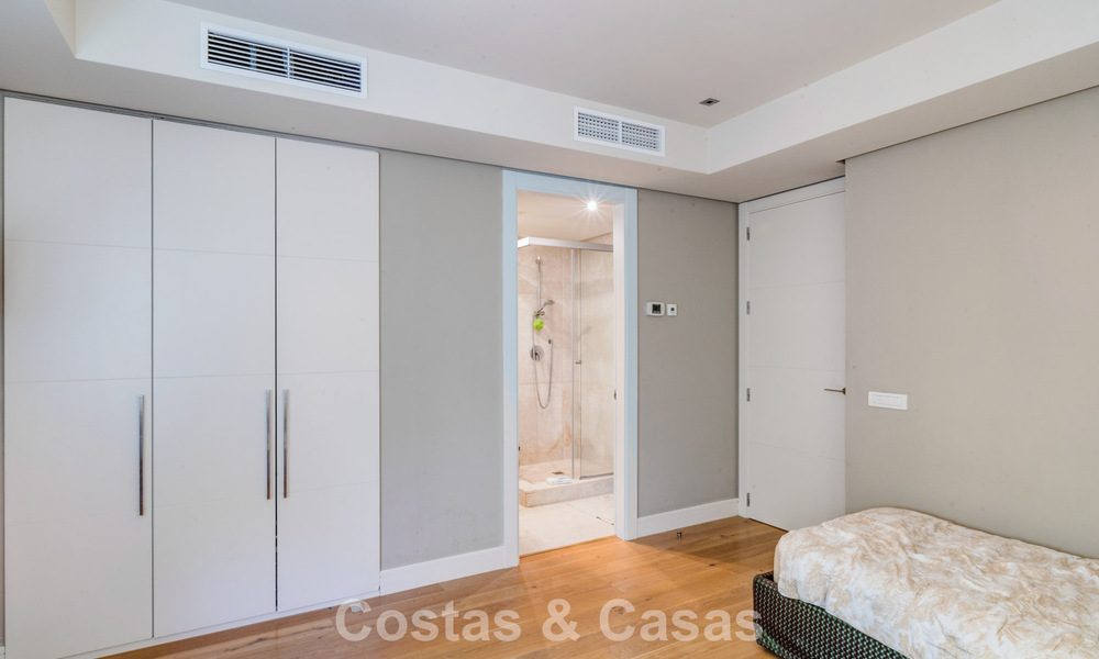 Prachtige, moderne, mediterrane villa te koop in een beveiligd exclusief complex op de Golden Mile van Marbella 784308