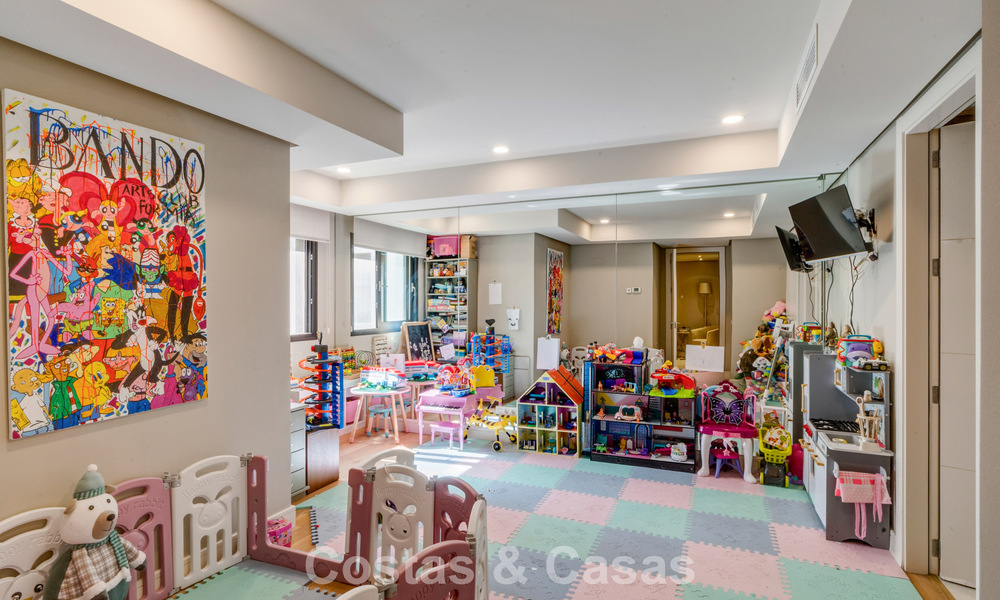 Prachtige, moderne, mediterrane villa te koop in een beveiligd exclusief complex op de Golden Mile van Marbella 784310