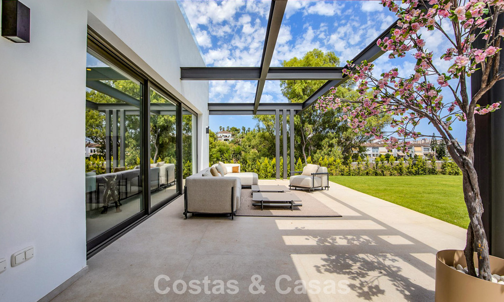 Contemporaine luxevilla te koop in de groene heuvels nabij San Pedro in Marbella - Benahavis 784344