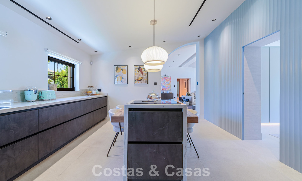 Exclusieve, gelijkvloerse villa te koop op een steenworp van het strand en voorzieningen in San Pedro en Puerto Banus, Marbella 784436