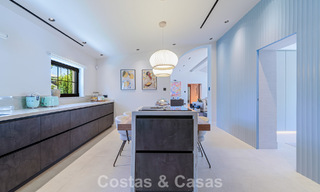 Exclusieve, gelijkvloerse villa te koop op een steenworp van het strand en voorzieningen in San Pedro en Puerto Banus, Marbella 784436 