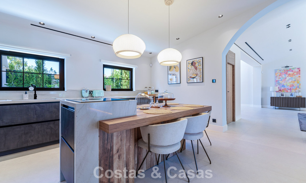 Exclusieve, gelijkvloerse villa te koop op een steenworp van het strand en voorzieningen in San Pedro en Puerto Banus, Marbella 784438