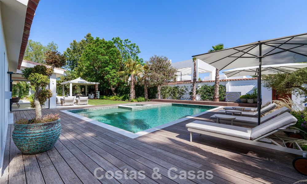 Exclusieve, gelijkvloerse villa te koop op een steenworp van het strand en voorzieningen in San Pedro en Puerto Banus, Marbella 784469