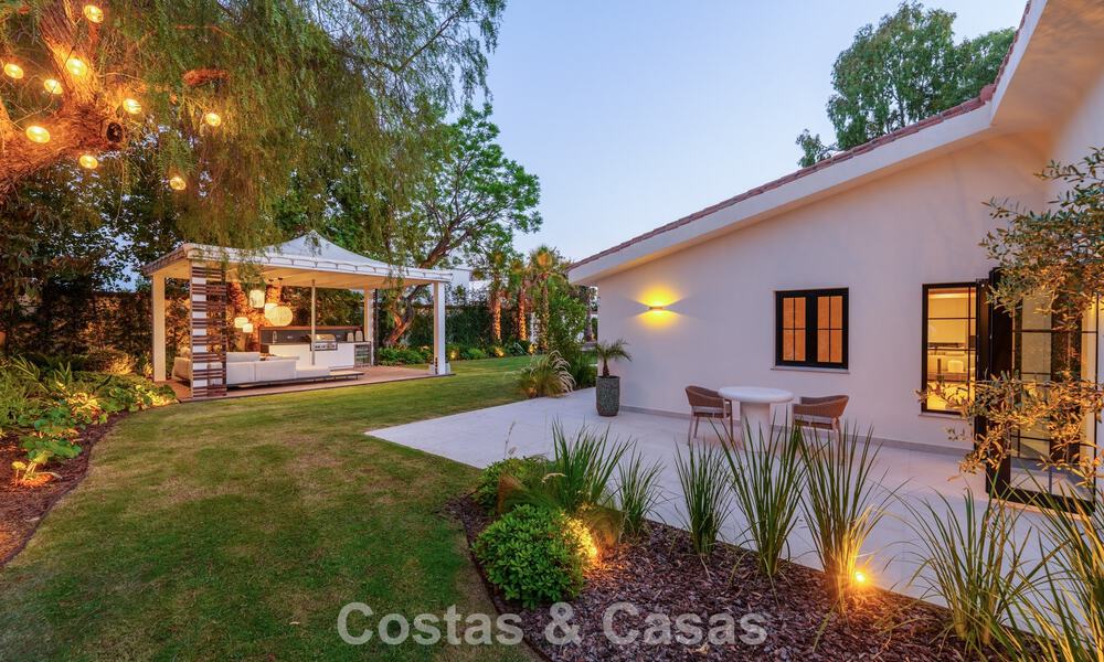Exclusieve, gelijkvloerse villa te koop op een steenworp van het strand en voorzieningen in San Pedro en Puerto Banus, Marbella 784484
