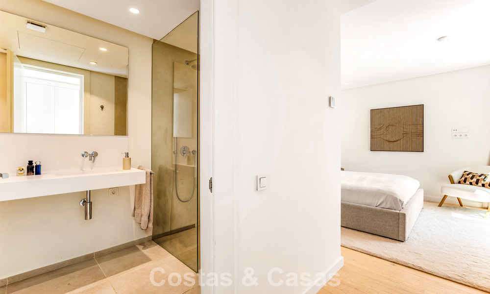 Contemporain luxe appartement met zeezicht te koop in een boutique complex nabij Marbella stad 784600