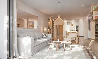 Gerenoveerd appartement met zeezicht te koop in een frontlijn strandcomplex op loopafstand van Puerto Banus, Marbella 784680 