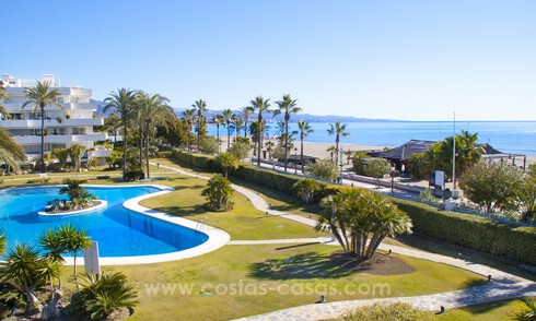 Penthouse te koop eerstelijnsstrand met schitterend zeezicht in Puerto Banus, Marbella 784787