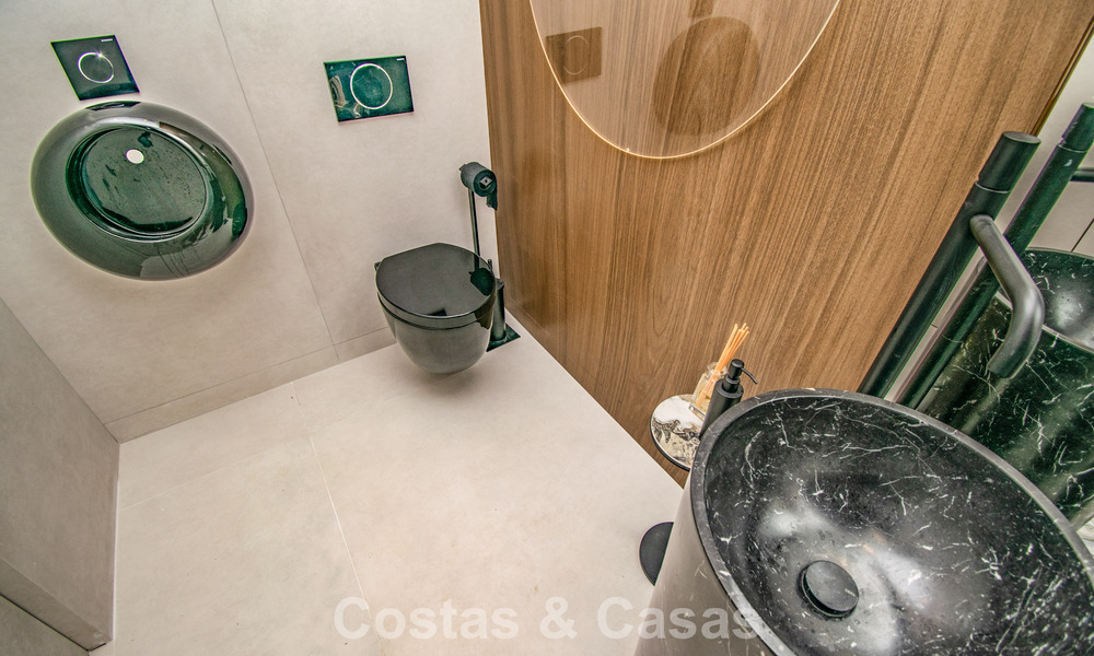 Hoogwaardig gerenoveerde strandwoning met prachtig zeezicht te koop op de Golden Mile van Marbella 784701