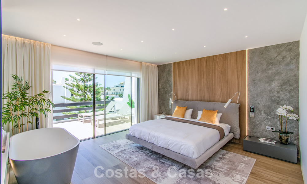 Hoogwaardig gerenoveerde strandwoning met prachtig zeezicht te koop op de Golden Mile van Marbella 784708