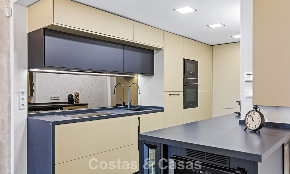 Gemoderniseerd luxe appartement met panoramische zeezicht te koop in Golfresort te Marbella - Benahavis 784833