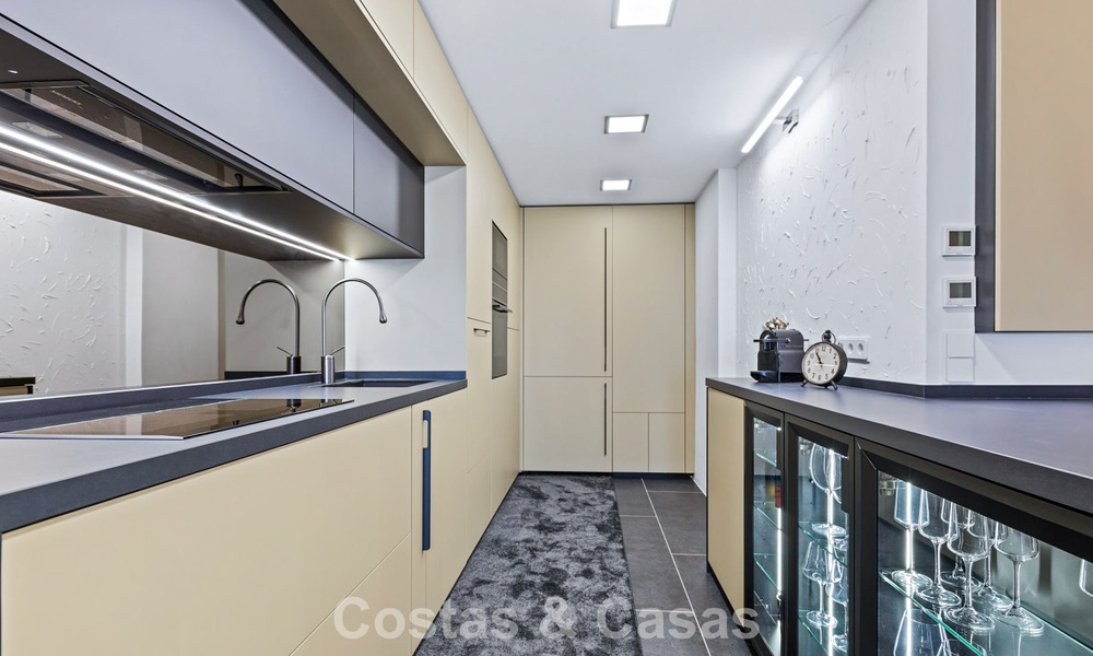 Gemoderniseerd luxe appartement met panoramische zeezicht te koop in Golfresort te Marbella - Benahavis 784834