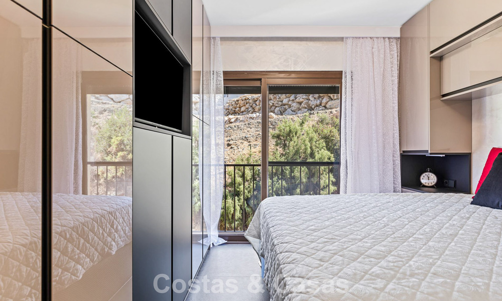 Gemoderniseerd luxe appartement met panoramische zeezicht te koop in Golfresort te Marbella - Benahavis 784836