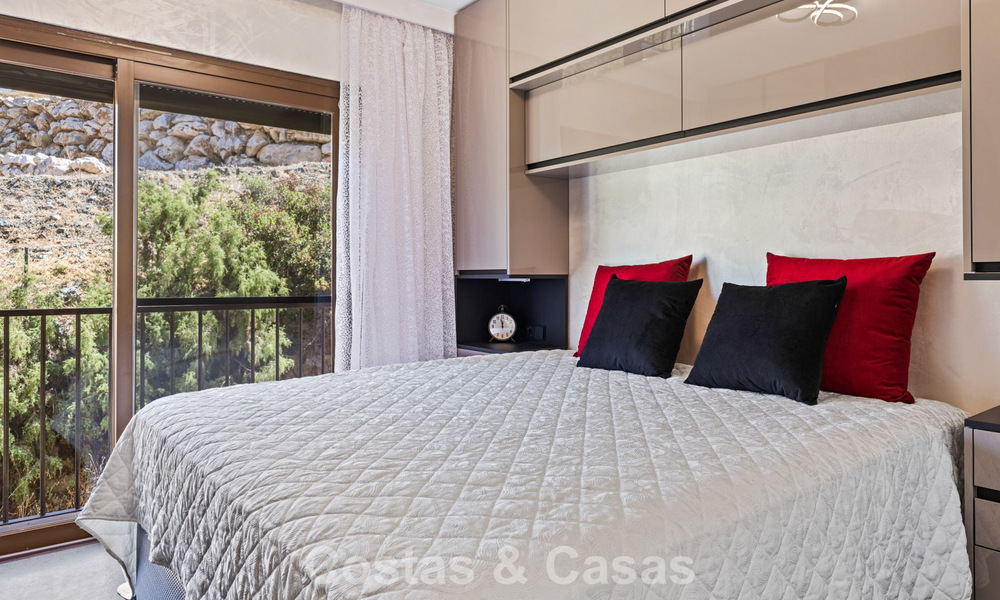 Gemoderniseerd luxe appartement met panoramische zeezicht te koop in Golfresort te Marbella - Benahavis 784837