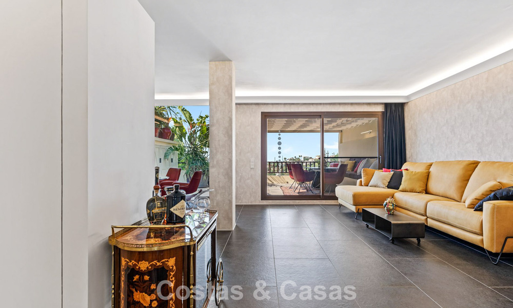 Gemoderniseerd luxe appartement met panoramische zeezicht te koop in Golfresort te Marbella - Benahavis 784844