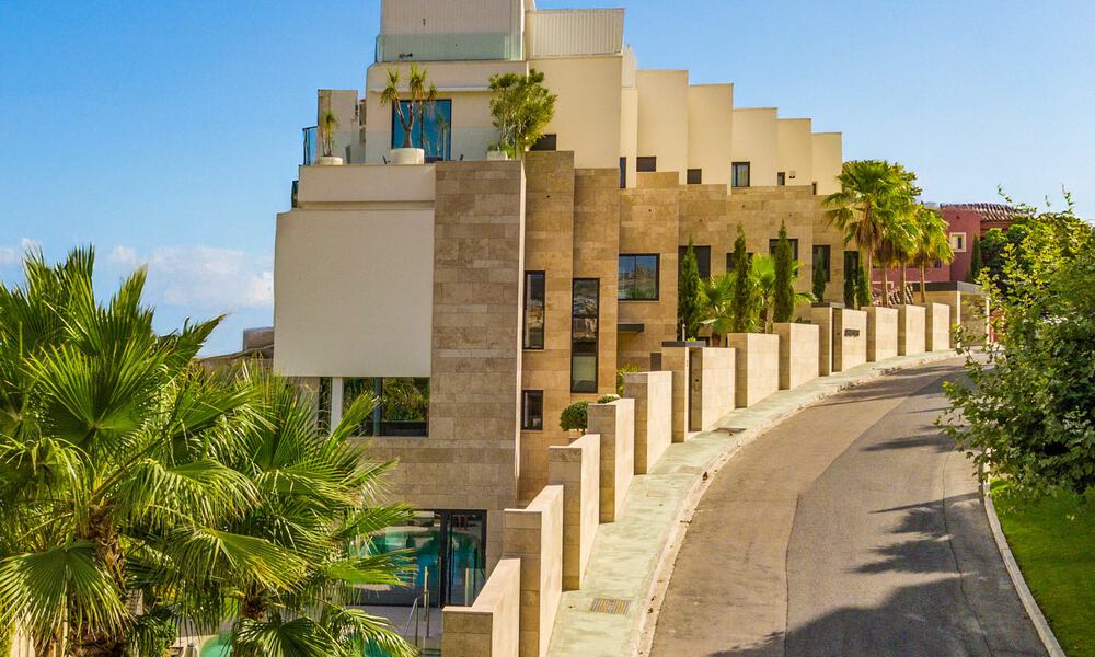 Duplex appartement met villa-allure te koop in een luxueus complex in La Quinta, Marbella - Benahavis 784857
