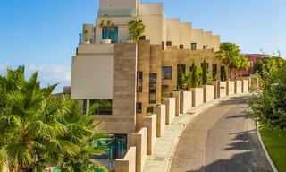 Duplex appartement met villa-allure te koop in een luxueus complex in La Quinta, Marbella - Benahavis 784857 