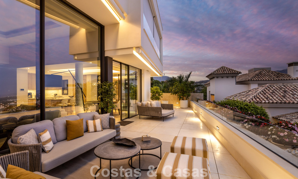 Duplex appartement met villa-allure te koop in een luxueus complex in La Quinta, Marbella - Benahavis 784860