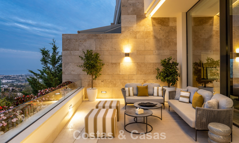 Duplex appartement met villa-allure te koop in een luxueus complex in La Quinta, Marbella - Benahavis 784861