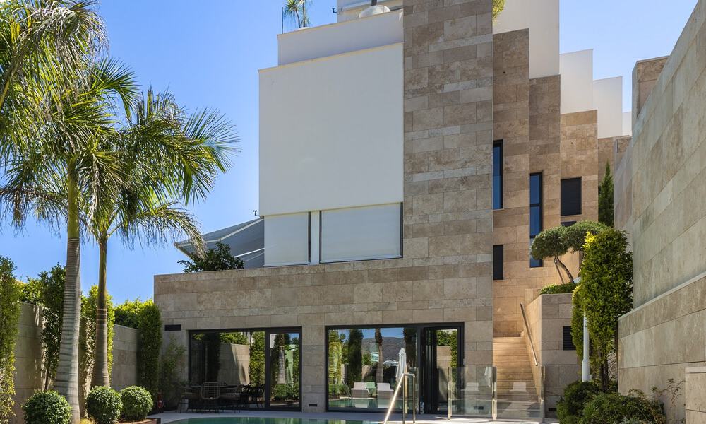 Duplex appartement met villa-allure te koop in een luxueus complex in La Quinta, Marbella - Benahavis 784863
