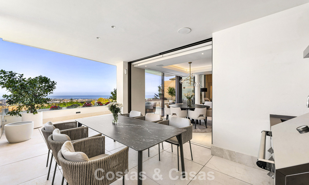 Duplex appartement met villa-allure te koop in een luxueus complex in La Quinta, Marbella - Benahavis 784882