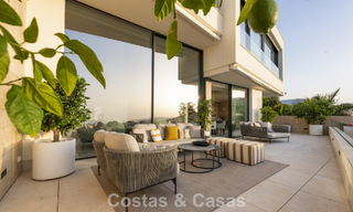 Duplex appartement met villa-allure te koop in een luxueus complex in La Quinta, Marbella - Benahavis 784886 