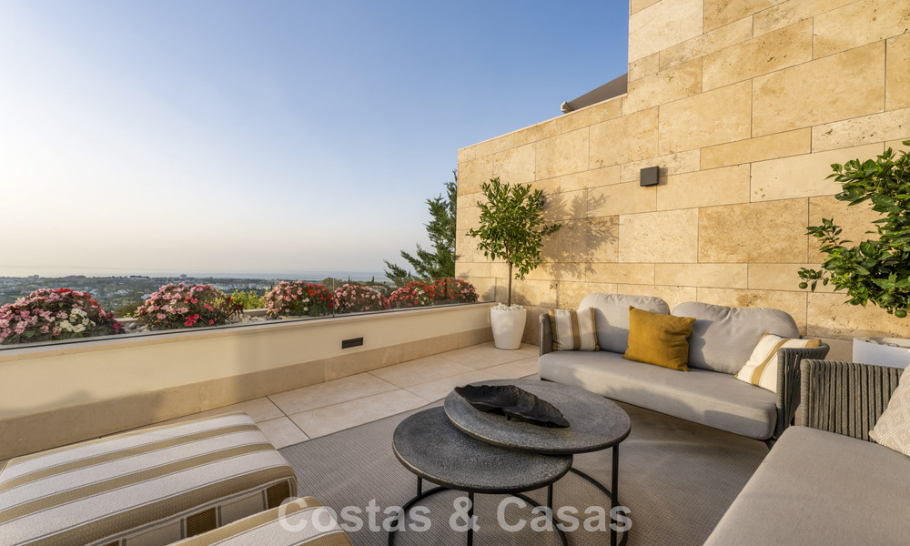 Duplex appartement met villa-allure te koop in een luxueus complex in La Quinta, Marbella - Benahavis 784887