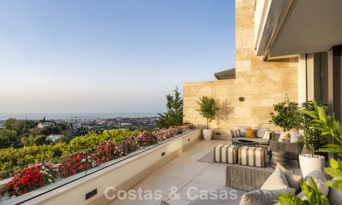 Duplex appartement met villa-allure te koop in een luxueus complex in La Quinta, Marbella - Benahavis 784888