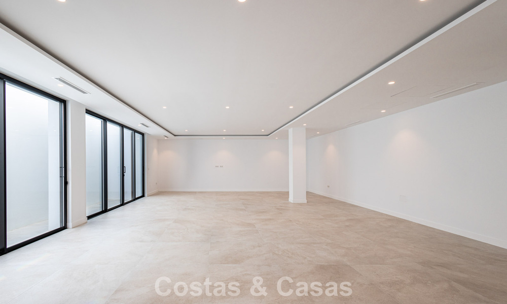 Modernistische gelijkvloerse luxevilla te koop, in Nueva Andalucia, Marbella 799815