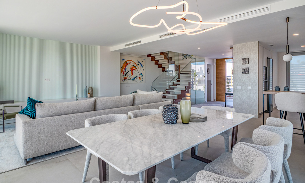 Halfvrijstaande luxevilla met golf-, berg- en zeezicht te koop dicht bij voorzieningen in Guadalmina en San Pedro, Marbella 784899