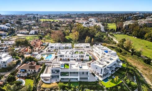 Halfvrijstaande luxevilla met golf-, berg- en zeezicht te koop dicht bij voorzieningen in Guadalmina en San Pedro, Marbella 785005