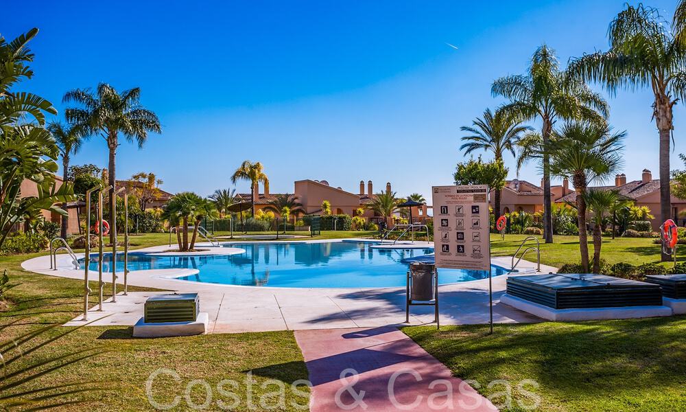 Instapklaar, luxe penthouse met panoramische zichten op golf, zee en bergen te koop in Benahavis - Marbella 784807