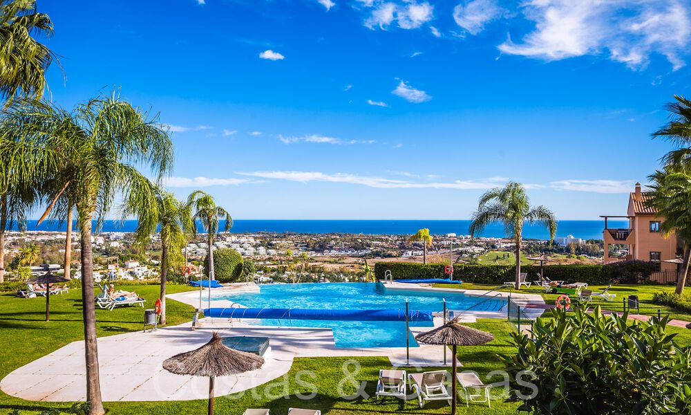 Instapklaar, luxe penthouse met panoramische zichten op golf, zee en bergen te koop in Benahavis - Marbella 784811