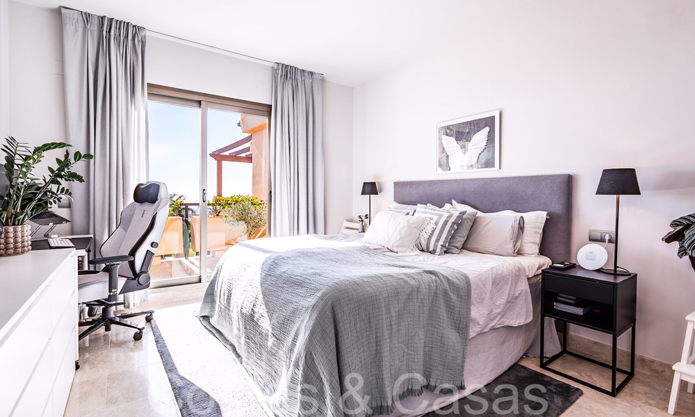Instapklaar, luxe penthouse met panoramische zichten op golf, zee en bergen te koop in Benahavis - Marbella 784816