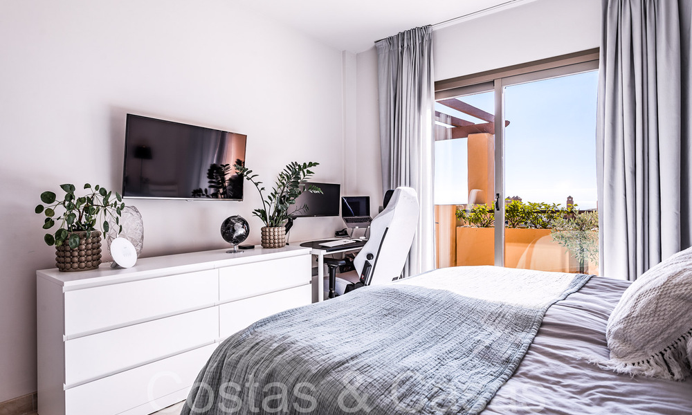 Instapklaar, luxe penthouse met panoramische zichten op golf, zee en bergen te koop in Benahavis - Marbella 784817