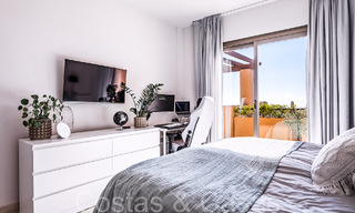 Instapklaar, luxe penthouse met panoramische zichten op golf, zee en bergen te koop in Benahavis - Marbella 784817 