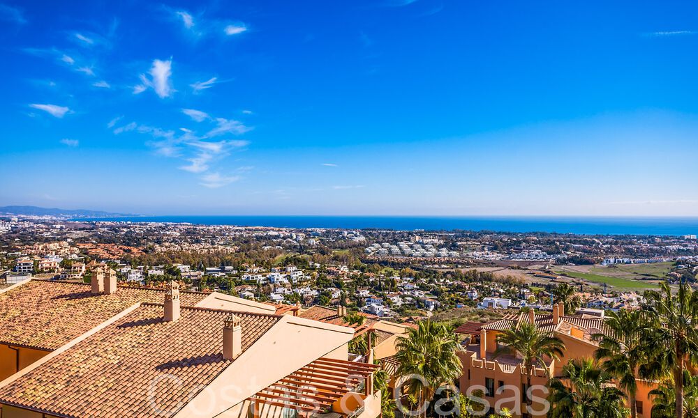 Instapklaar, luxe penthouse met panoramische zichten op golf, zee en bergen te koop in Benahavis - Marbella 784821