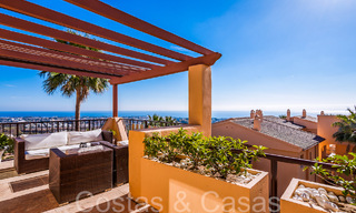 Instapklaar, luxe penthouse met panoramische zichten op golf, zee en bergen te koop in Benahavis - Marbella 784825 