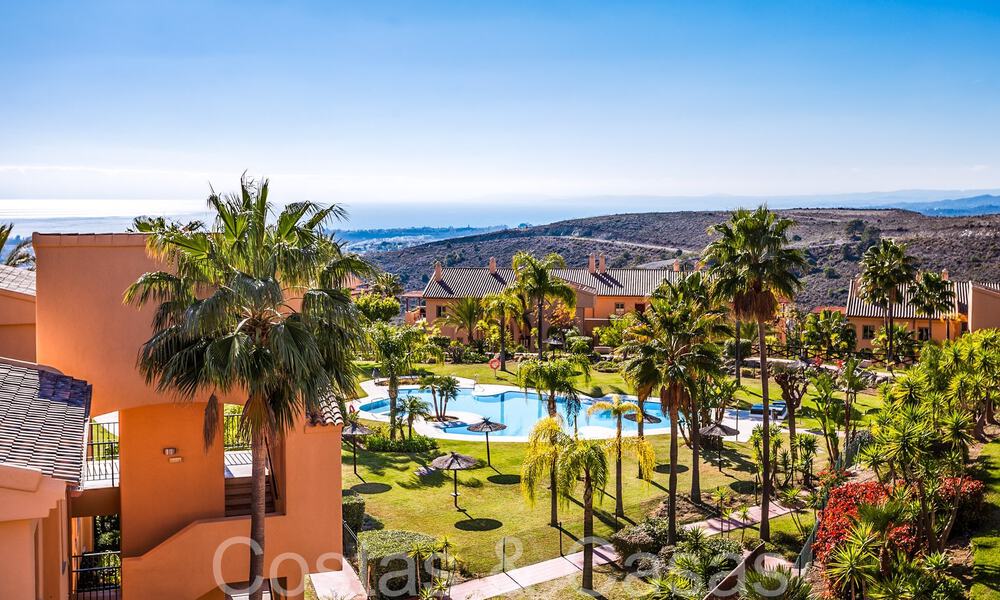 Instapklaar, luxe penthouse met panoramische zichten op golf, zee en bergen te koop in Benahavis - Marbella 784826