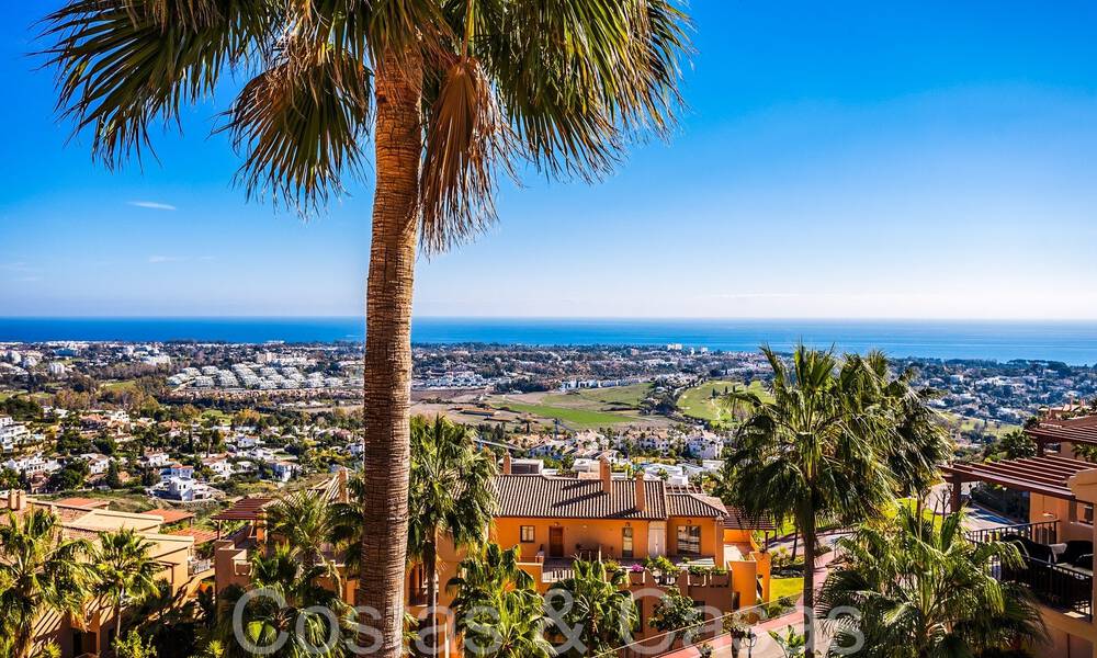 Instapklaar, luxe penthouse met panoramische zichten op golf, zee en bergen te koop in Benahavis - Marbella 784829