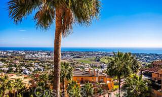 Instapklaar, luxe penthouse met panoramische zichten op golf, zee en bergen te koop in Benahavis - Marbella 784829 