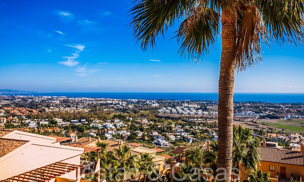 Instapklaar, luxe penthouse met panoramische zichten op golf, zee en bergen te koop in Benahavis - Marbella 784830