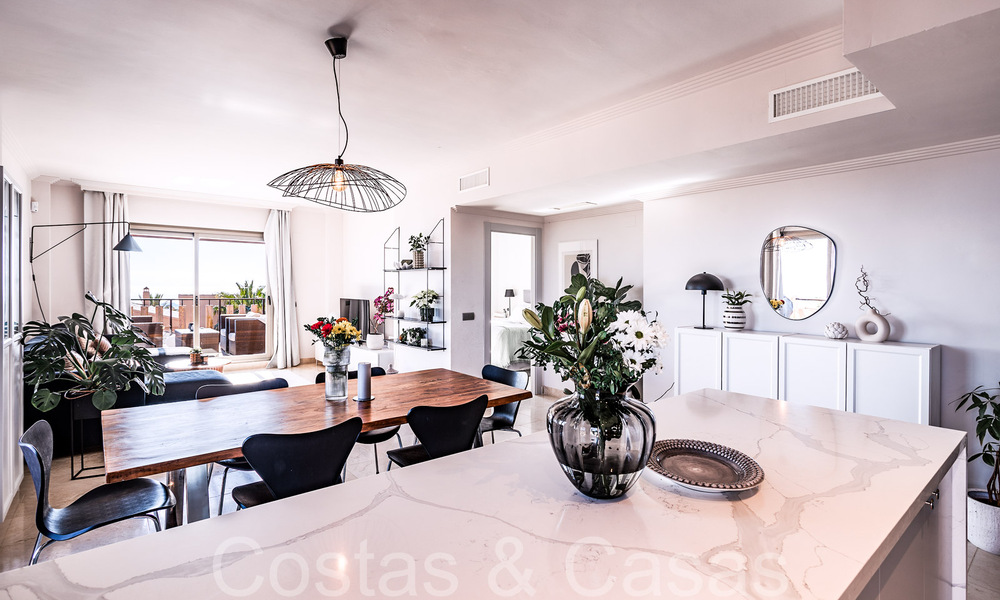Instapklaar, luxe penthouse met panoramische zichten op golf, zee en bergen te koop in Benahavis - Marbella 784832