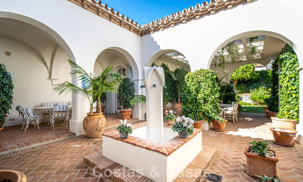 Prachtige, mediterrane luxevilla te koop in een afgeschermde urbanisatie op de Golden Mile van Marbella 785101