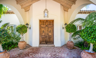 Prachtige, mediterrane luxevilla te koop in een afgeschermde urbanisatie op de Golden Mile van Marbella 785102 