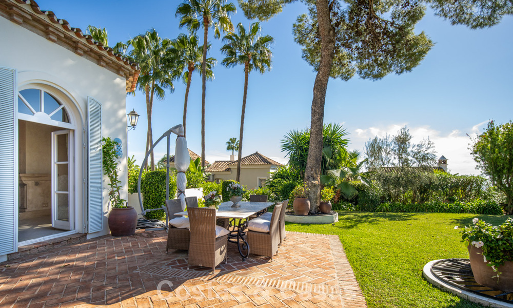 Prachtige, mediterrane luxevilla te koop in een afgeschermde urbanisatie op de Golden Mile van Marbella 785104